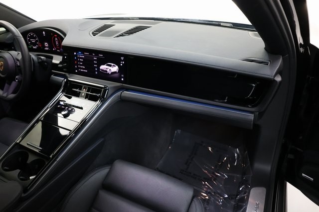 Porsche Panamera Thumbnail Image 176