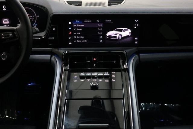 Porsche Panamera Thumbnail Image 177
