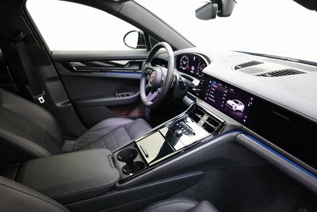 Porsche Panamera Thumbnail Image 178