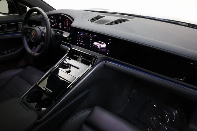 Porsche Panamera Thumbnail Image 179