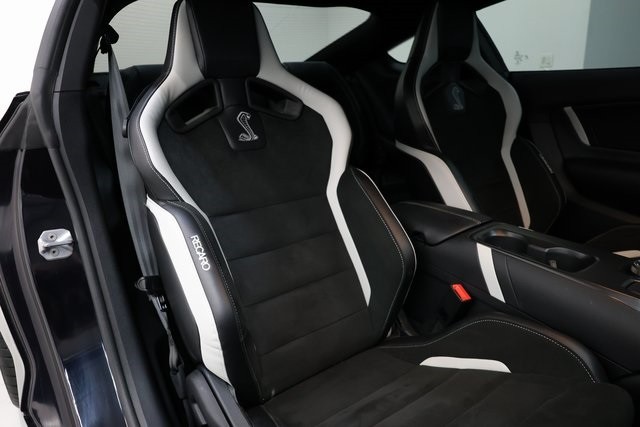 Ford Mustang Thumbnail Image 170