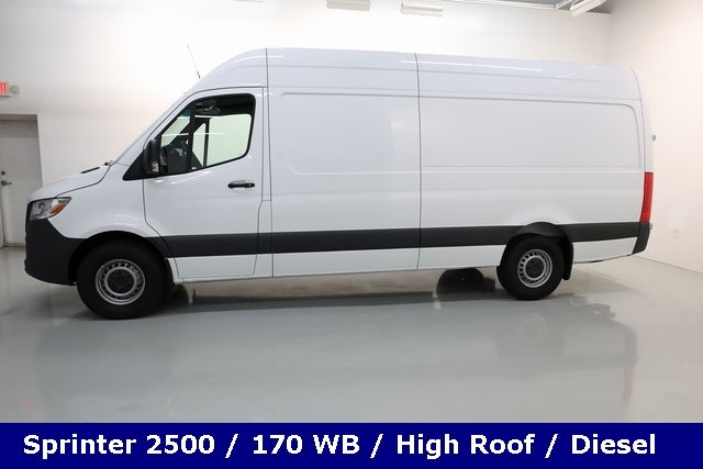 Mercedes-Benz Sprinter 2500 Thumbnail Image 109