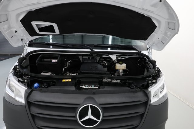 Mercedes-Benz Sprinter 2500 Thumbnail Image 209