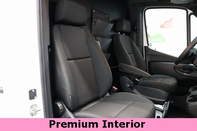 Mercedes-Benz Sprinter 2500 Thumbnail Image 119