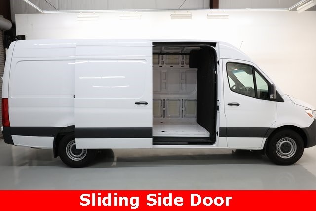 Mercedes-Benz Sprinter 2500 Thumbnail Image 121
