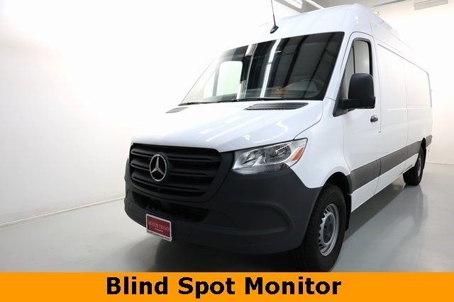 Mercedes-Benz Sprinter 2500 Thumbnail Image 131