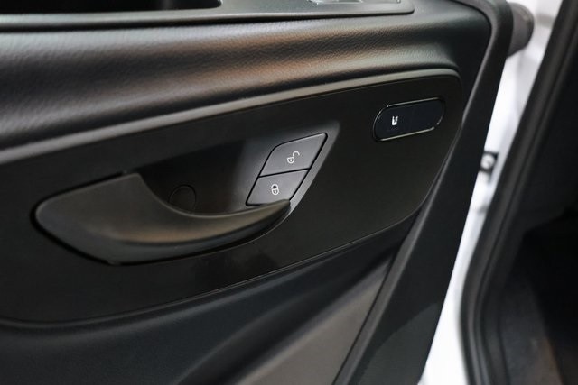 Mercedes-Benz Sprinter 2500 Thumbnail Image 145