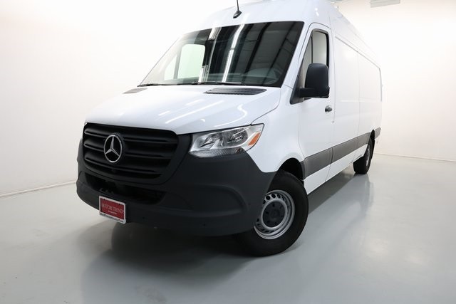 Mercedes-Benz Sprinter 2500 Thumbnail Image 148