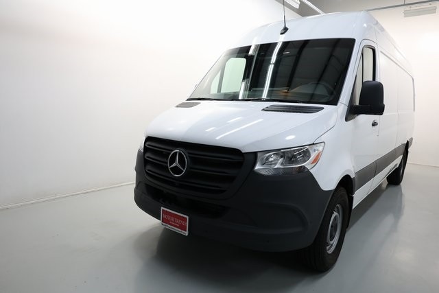 Mercedes-Benz Sprinter 2500 Thumbnail Image 151