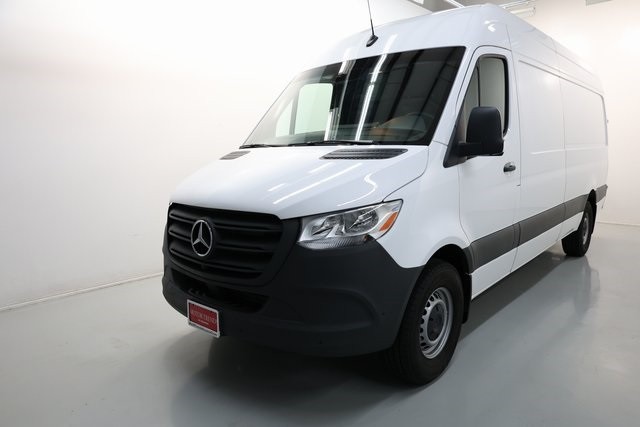 Mercedes-Benz Sprinter 2500 Thumbnail Image 152