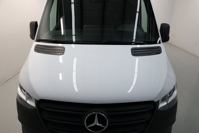 Mercedes-Benz Sprinter 2500 Thumbnail Image 155