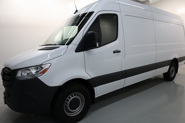 Mercedes-Benz Sprinter 2500 Thumbnail Image 157