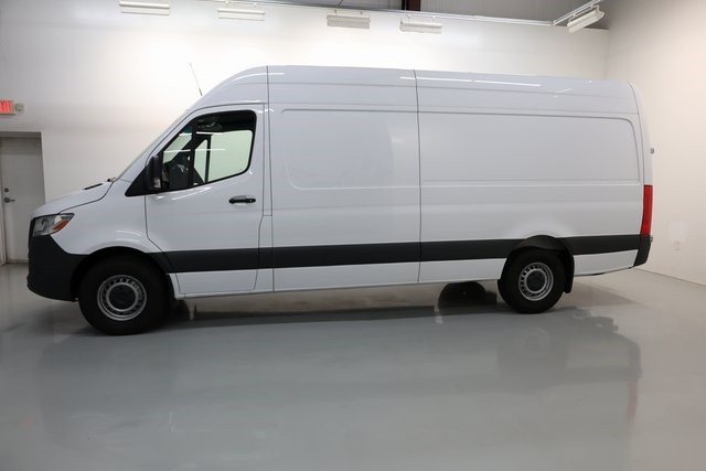 Mercedes-Benz Sprinter 2500 Thumbnail Image 158