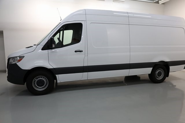 Mercedes-Benz Sprinter 2500 Thumbnail Image 159
