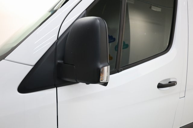 Mercedes-Benz Sprinter 2500 Thumbnail Image 162