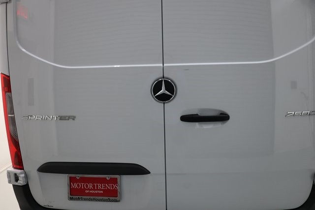 Mercedes-Benz Sprinter 2500 Thumbnail Image 165