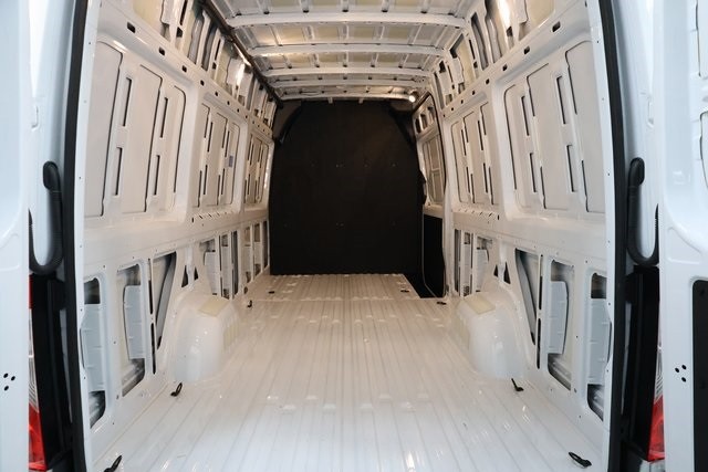 Mercedes-Benz Sprinter 2500 Thumbnail Image 168