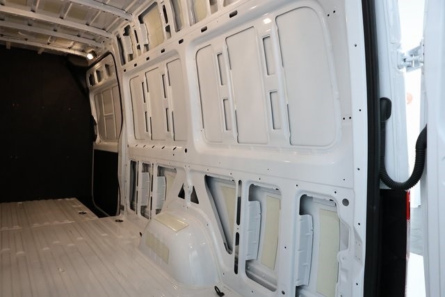 Mercedes-Benz Sprinter 2500 Thumbnail Image 171