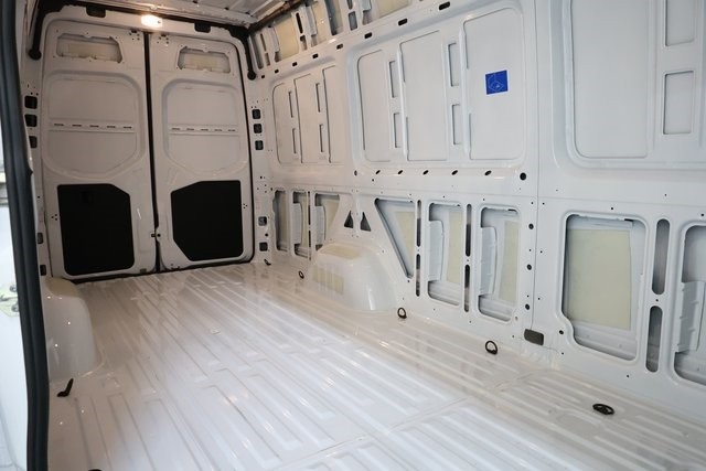 Mercedes-Benz Sprinter 2500 Thumbnail Image 173