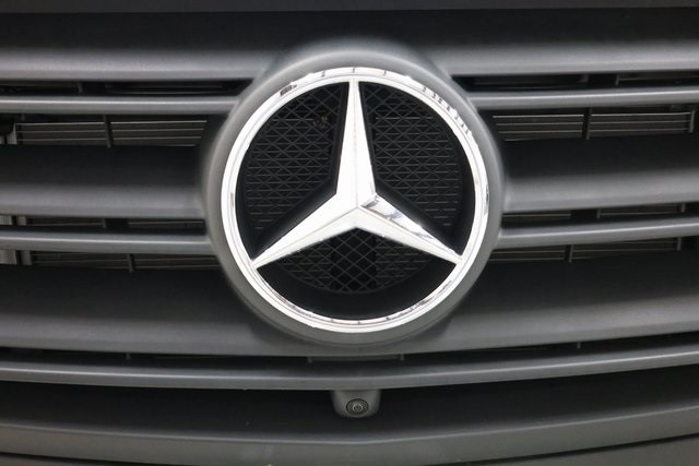 Mercedes-Benz Sprinter 2500 Thumbnail Image 174