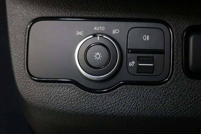 Mercedes-Benz Sprinter 2500 Thumbnail Image 175