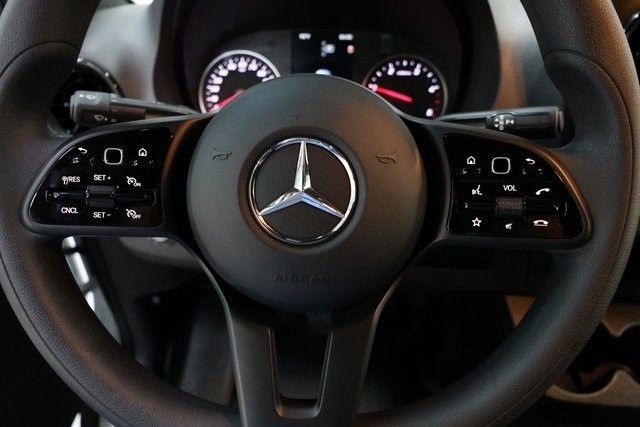 Mercedes-Benz Sprinter 2500 Thumbnail Image 176