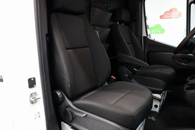 Mercedes-Benz Sprinter 2500 Thumbnail Image 183