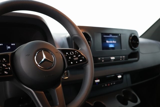Mercedes-Benz Sprinter 2500 Thumbnail Image 189