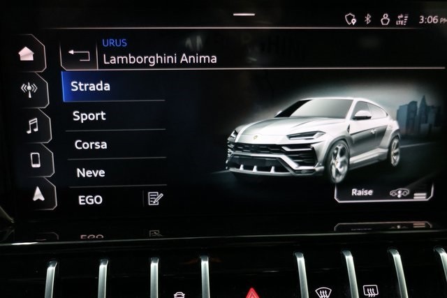 Lamborghini Urus Thumbnail Image 230