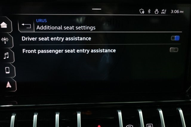Lamborghini Urus Thumbnail Image 232