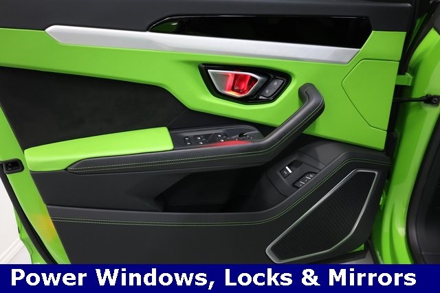 Lamborghini Urus Thumbnail Image 174