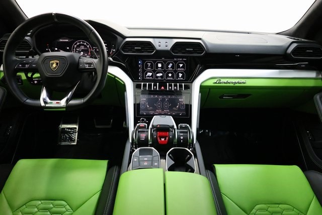 Lamborghini Urus Thumbnail Image 210