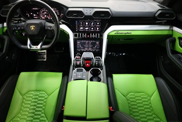 Lamborghini Urus Thumbnail Image 211