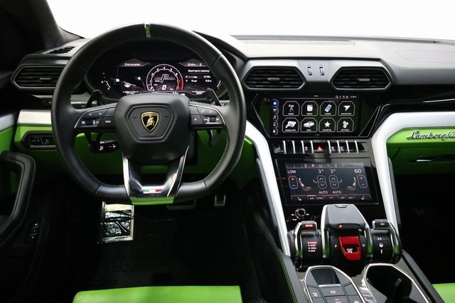 Lamborghini Urus Thumbnail Image 213