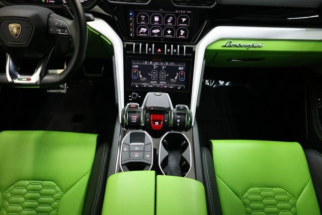 Lamborghini Urus Thumbnail Image 214