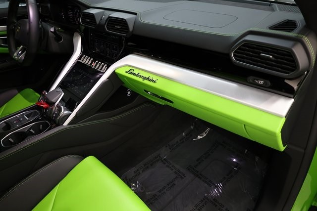 Lamborghini Urus Thumbnail Image 217