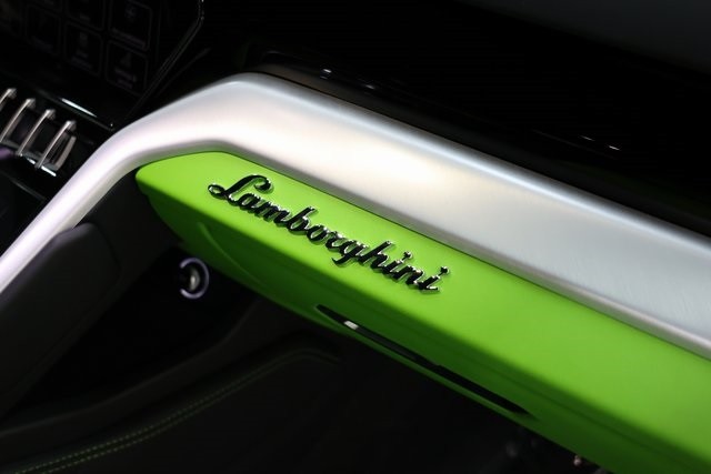 Lamborghini Urus Thumbnail Image 218