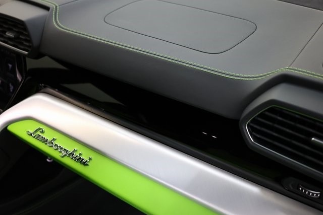 Lamborghini Urus Thumbnail Image 219