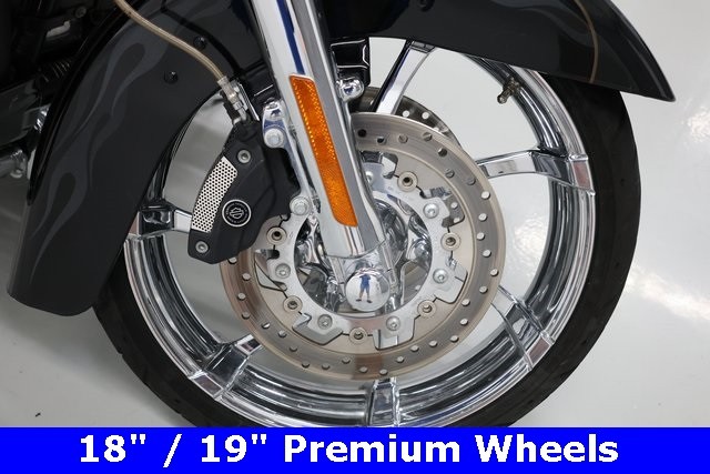 Harley-Davidson Street Glide Thumbnail Image 80