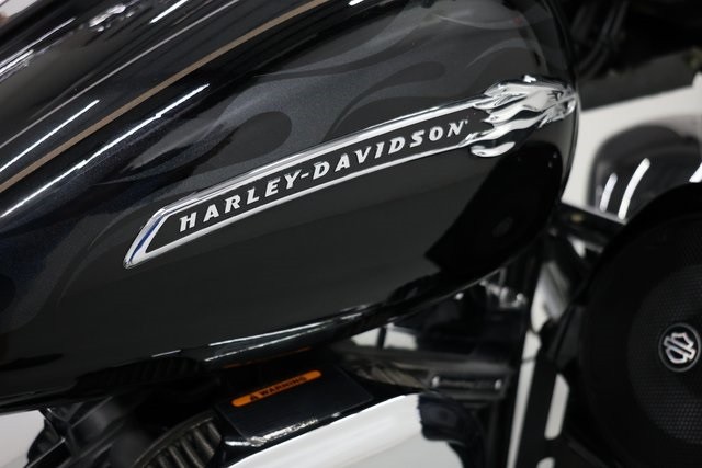 Harley-Davidson Street Glide Thumbnail Image 95