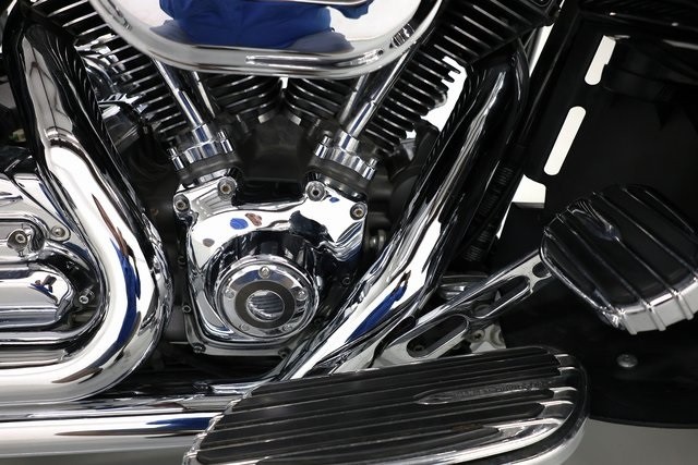 Harley-Davidson Street Glide Thumbnail Image 98