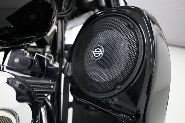 Harley-Davidson Street Glide Thumbnail Image 99