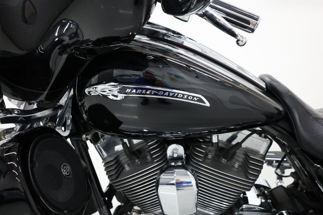 Harley-Davidson Street Glide Thumbnail Image 105