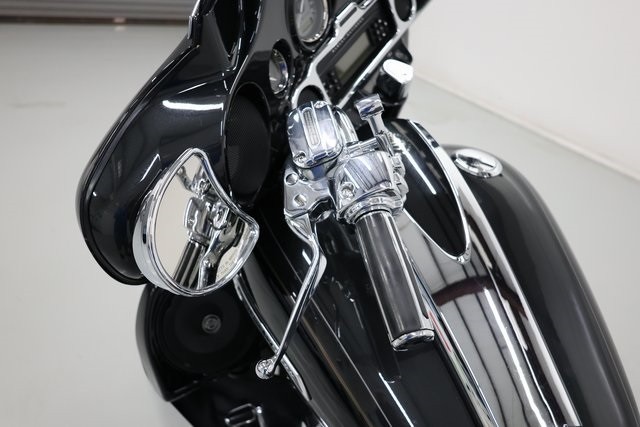 Harley-Davidson Street Glide Thumbnail Image 106