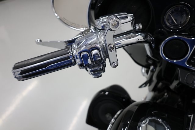 Harley-Davidson Street Glide Thumbnail Image 108