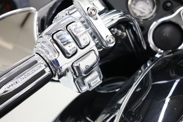 Harley-Davidson Street Glide Thumbnail Image 110