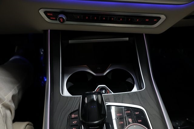 BMW X7 Thumbnail Image 211