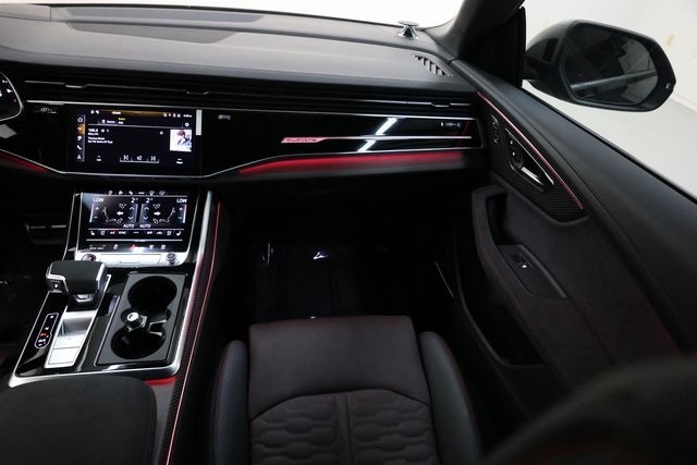 Audi RS Q8 performance Thumbnail Image 200