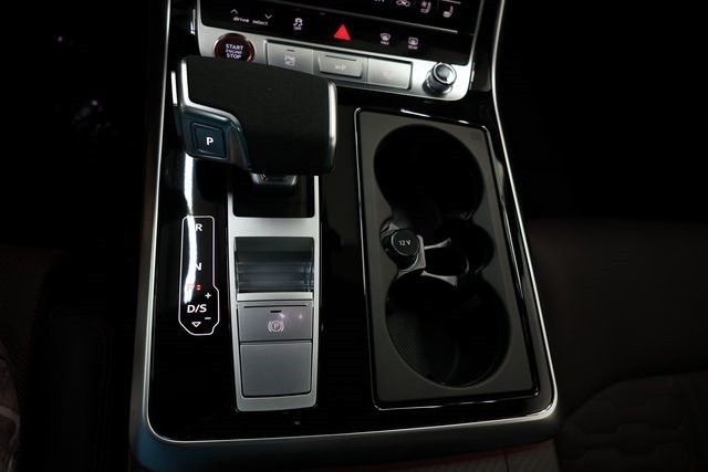 Audi RS Q8 performance Thumbnail Image 206