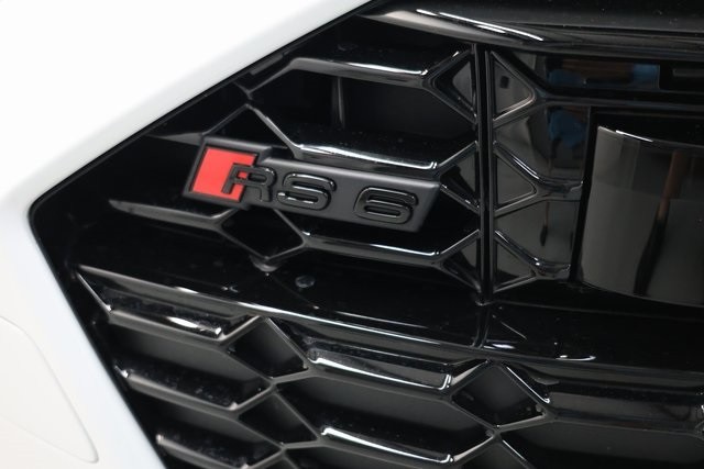 Audi RS 6 Thumbnail Image 200